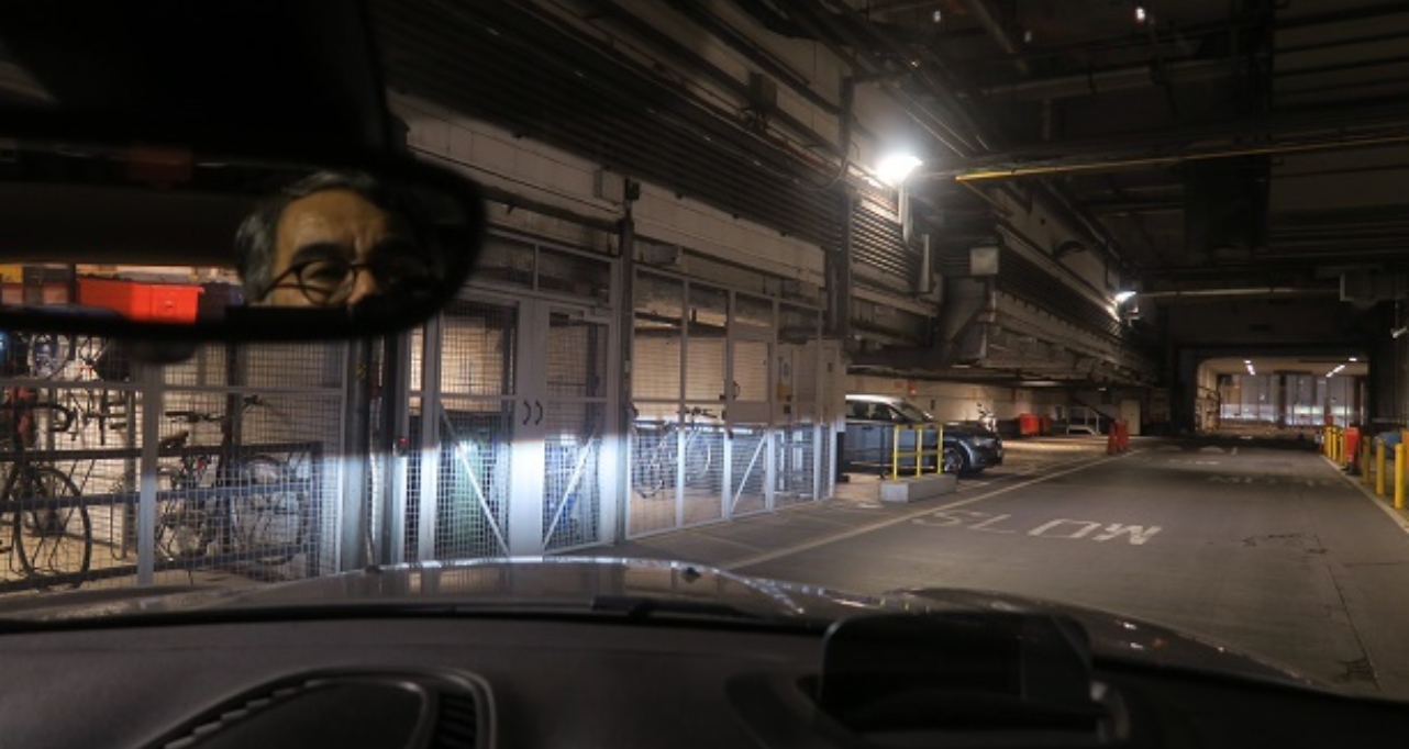 Josué’s final view of the Bank at around 1:00 am on 3 November 2020 after emptying his office ahead of the second Lockdown. Going down the goods lift with a cart of boxes, loading the car, turning right and saying farewell.