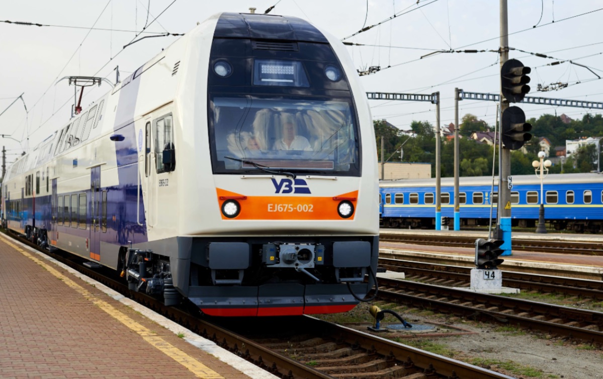 Ukrainian Railways train at a station, representing transport links supported by EBRD investment
